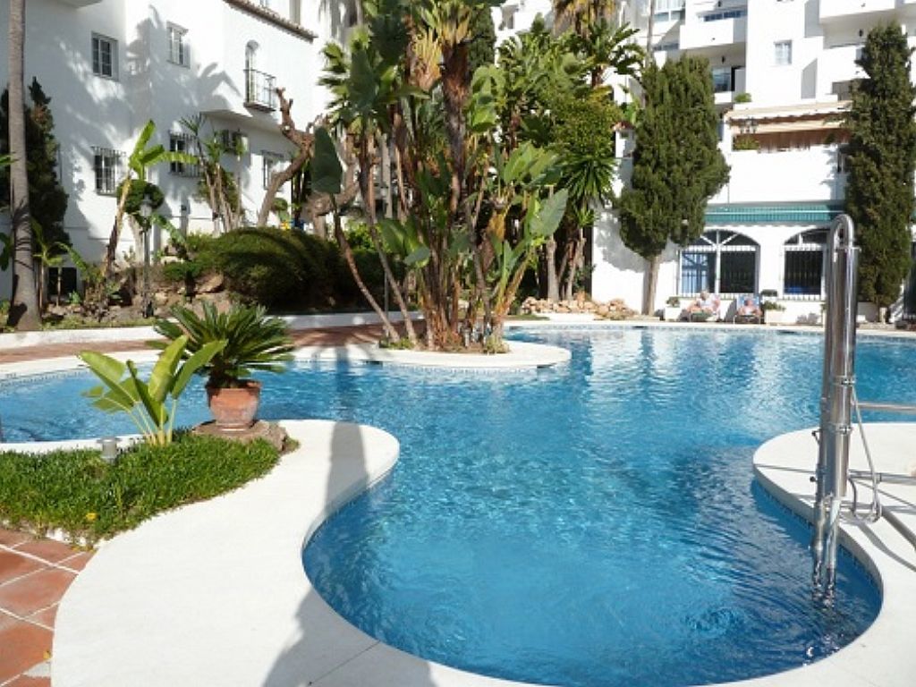 Apartamentos Pueblo Quinta เบนัลมาเดนา ภายนอก รูปภาพ