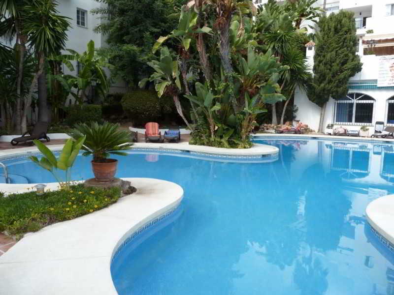 Apartamentos Pueblo Quinta เบนัลมาเดนา ภายนอก รูปภาพ