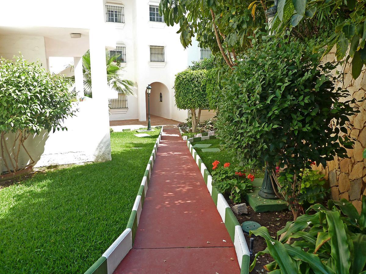 Apartamentos Pueblo Quinta เบนัลมาเดนา ภายนอก รูปภาพ