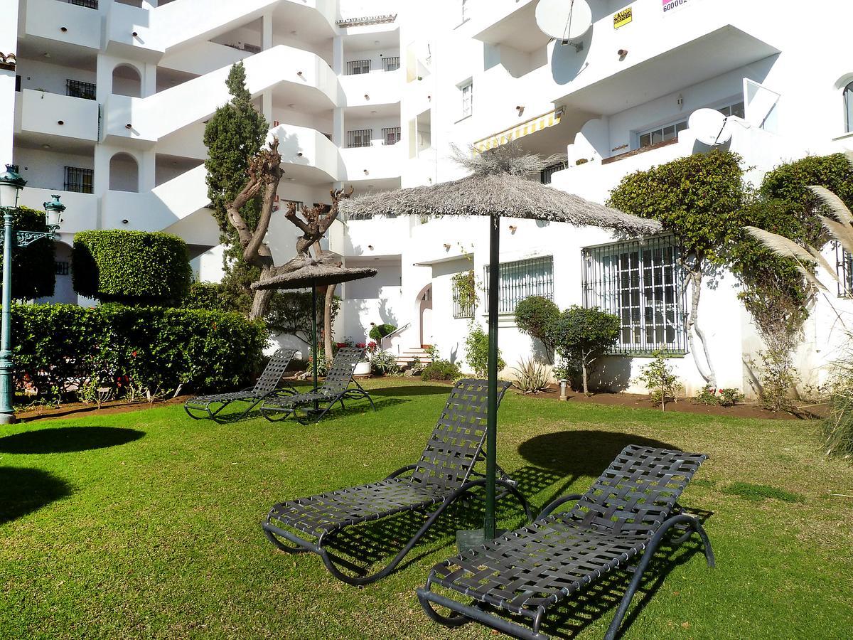 Apartamentos Pueblo Quinta เบนัลมาเดนา ภายนอก รูปภาพ