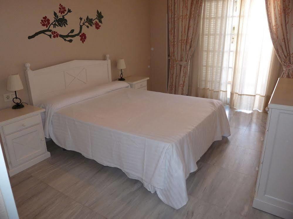 Apartamentos Pueblo Quinta เบนัลมาเดนา ภายนอก รูปภาพ