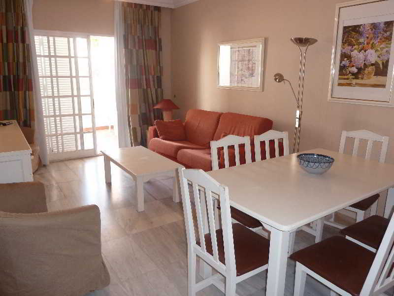 Apartamentos Pueblo Quinta เบนัลมาเดนา ภายนอก รูปภาพ