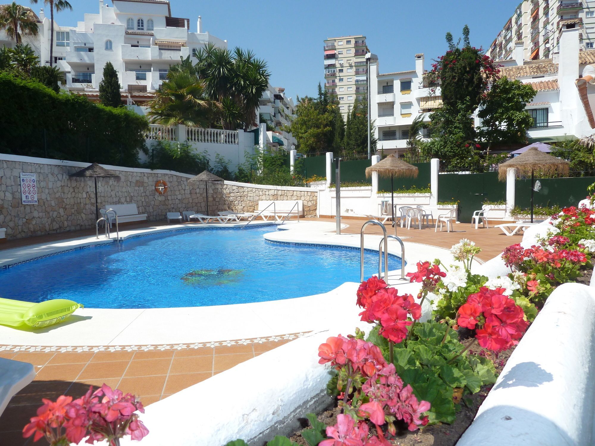 Apartamentos Pueblo Quinta เบนัลมาเดนา ภายนอก รูปภาพ